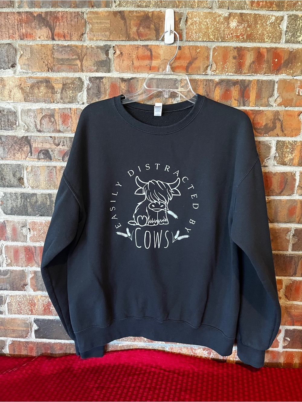 Black 'Easily Distracted by Cows' Women’s Graphic Crewneck Sweatshirt Size:Large
